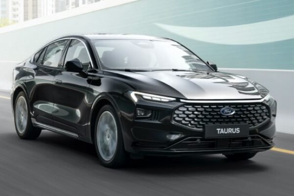 a-ford-taurus-in-absolute-black